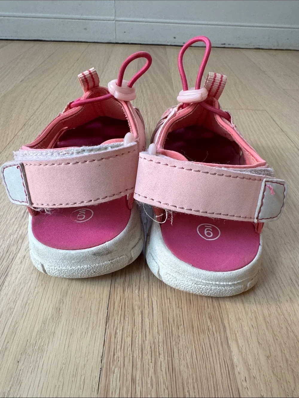 Girls Pink Closed-Toe Active Sandals with Elastic Bungee